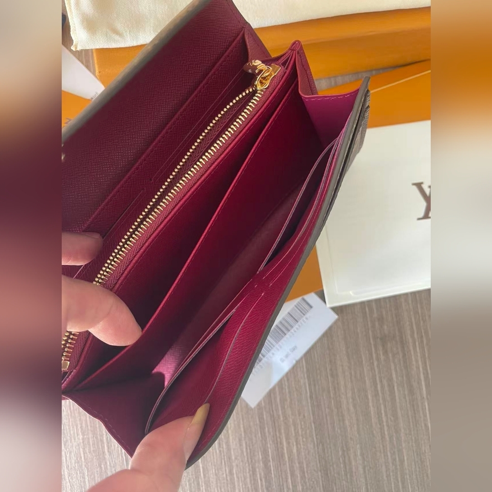 Louis Vuitton Monogram Sarah Wallet - Picture 12 of 12